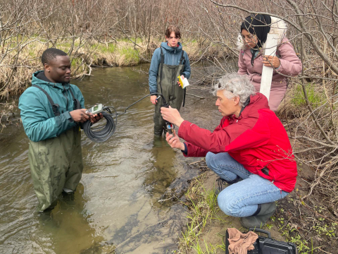 Qualité de l’eau de la rivière Pokemouche : première visite des stations pour l’année 2024