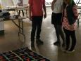 Stefan St-Laurent explique son projet aux guides de la galerie