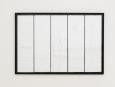 Angèle Cormier, À travers les blinds, no. 1 à 5, fils et papier, 2008. Photo : Mathieu Léger